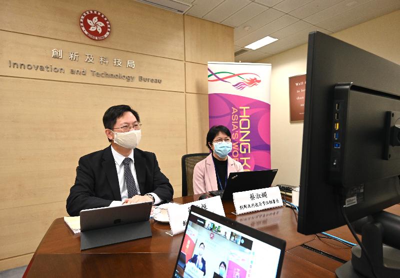 The Secretary for Innovation and Technology, Mr Alfred Sit (left), held two virtual seminars today (March 24) to engage the innovation and technology sector on Hong Kong's opportunities under the 14th Five-Year Plan. Next to Mr Sit is the Permanent Secretary for Innovation and Technology, Ms Annie Choi (right).