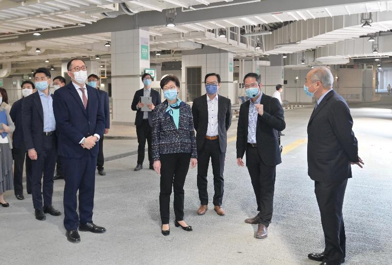 The Chief Executive, Mrs Carrie Lam, today (March 24) visited Kwun Tong to inspect the newly completed Yue Man Square Public Transport Interchange (PTI) which will commence operation shortly. Photo shows Mrs Lam (fourth right) being briefed by a staff member of the Urban Renewal Authority (URA) on the minibus terminus of the PTI. Looking on are the URA Board Chairman, Mr Chow Chung-kong (first right); the Managing Director of the URA, Mr Wai Chi-sing (third right) and Deputy Chairman of the Sino Group, Mr Daryl Ng (sixth right).