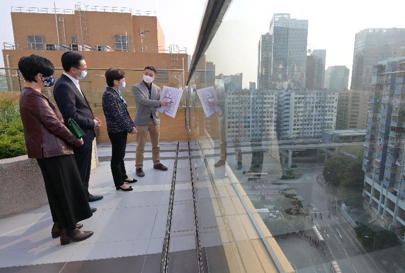 The Chief Executive, Mrs Carrie Lam (third left), today (March 24) inspected the site of the new Civil Service College. Looking of are the Secretary for the Civil Service, Mr Patrick Nip (second left) and the Director of Architectural Services, Ms Winnie Ho (first left).
