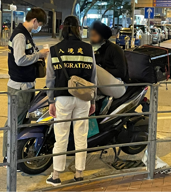 The Immigration Department (ImmD) mounted a series of territory-wide anti-illegal worker operations, including operation codenamed "Twilight" and joint operation with the Hong Kong Police Force codenamed "Champion", from March 22 to yesterday (March 25). Photo shows ImmD officers conducting proof of identity checks.
