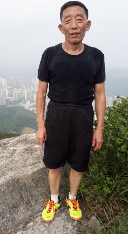 Yeung Wai-ming, aged 63, is about 1.72 metres tall, 70 kilograms in weight and of thin build. He has a long face with yellow complexion with short black hair. He was last seen wearing a dark blue long-sleeve jacket, dark colour pants and yellow sports shoes.
