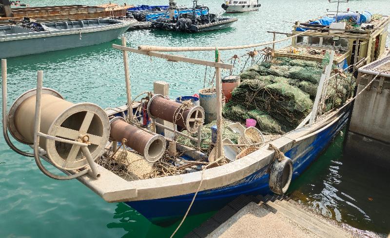 The Agriculture, Fisheries and Conservation Department today (March 26) laid charges against two Mainland fishermen on board a Mainland fishing vessel suspected of engaging in illegal fishing in waters near Black Point, Tuen Mun. Photo shows the Mainland fishing vessel.