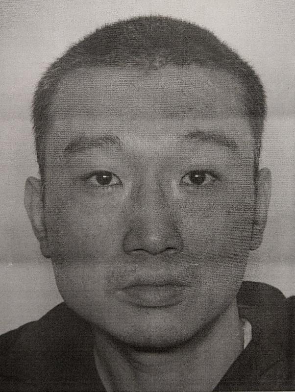 Chan Chi-kit, aged 44, is about 1.6 metres tall, 61 kilograms in weight and of medium build. He has a pointed face with yellow complexion and short black hair. He was last seen wearing a dark blue jacket, a black hoodie, dark trousers and slippers.
