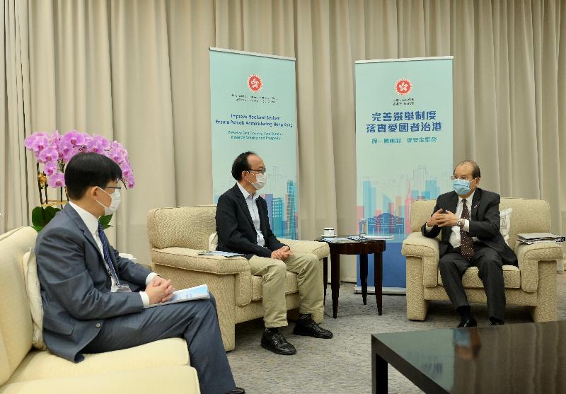 The Chief Secretary for Administration, Mr Matthew Cheung Kin-chung, today (March 31) hosted three briefing sessions to explain the improvements to the Hong Kong Special Administrative Region's electoral system. Photo shows Mr Cheung (right) with Legislative Council Members Mr Chan Chun-ying (left) and Mr Ma Fung-kwok (centre).