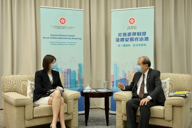 The Chief Secretary for Administration, Mr Matthew Cheung Kin-chung, today (March 31) hosted three briefing sessions to explain the improvements to the Hong Kong Special Administrative Region's electoral system. Photo shows Mr Cheung (right) with Legislative Council Member Ms Yung Hoi-yan (left).