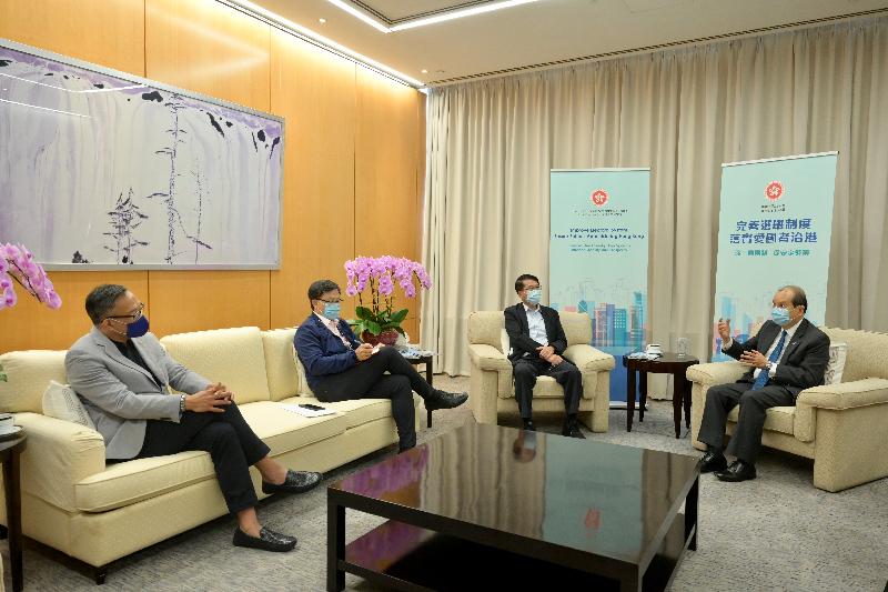 The Chief Secretary for Administration, Mr Matthew Cheung Kin-chung, today (April 1) hosted three briefing sessions to explain the improvements to the Hong Kong Special Administrative Region's electoral system. Photo shows Mr Cheung (first right) meeting with Legislative Council Members Mr Paul Tse (first left), Dr Junius Ho (second left) and Mr Poon Siu-ping (second right).
