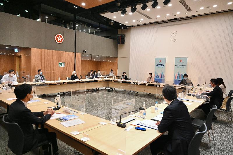 The Secretary for Justice, Ms Teresa Cheng, SC, continued to meet with stakeholders in the community at a briefing session today (April 1) to explain the improvements to the Hong Kong Special Administrative Region's electoral system. Photo shows Ms Cheng with the stakeholders at the briefing session.
