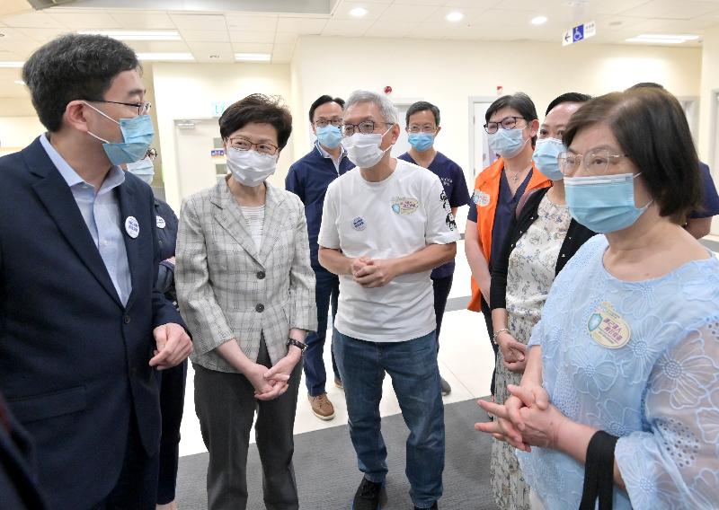 The Chief Executive, Mrs Carrie Lam, today (April 6) visited the Community Vaccination Centre (CVC) at Queen Elizabeth Stadium to inspect its operation and give encouragement to staff members. Picture shows Mrs Lam (second left) receiving a briefing by the personnel of the medical organisation running the CVC on the operation.