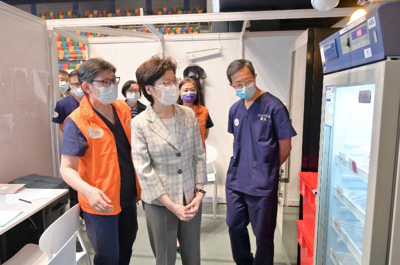 The Chief Executive, Mrs Carrie Lam, today (April 6) visited the Community Vaccination Centre (CVC) at Queen Elizabeth Stadium to inspect its operation and give encouragement to staff members. Picture shows Mrs Lam (second left) receiving a briefing by the personnel of the medical organisation running the CVC on the operation.