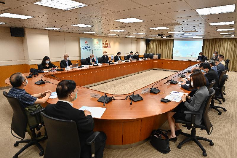 The Secretary for the Environment, Mr Wong Kam-sing, met with representatives of community organisations at four briefing sessions today (April 7) to explain the improvements to the Hong Kong Special Administrative Region's electoral system, with a view to enabling the local representatives to have a better understanding of the matter and thereby render their support.