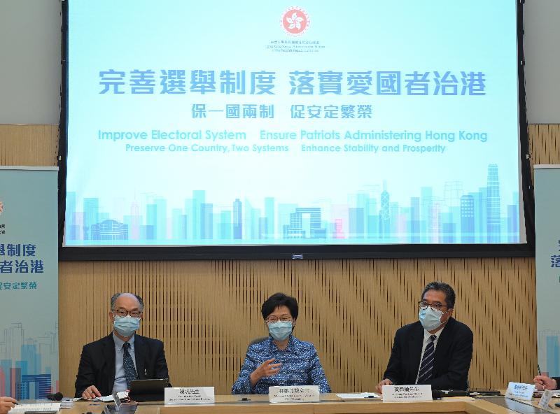 The Secretary for Development, Mr Michael Wong (right), and the Secretary for Transport and Housing, Mr Frank Chan Fan (left), hosted a total of six briefing sessions today (April 7) to brief the construction and transport sectors as well as members of related professional institutions on the background, objectives and details of the improvements to the electoral system. The Chief Executive, Mrs Carrie Lam (centre), also attended the sessions for the engineering sector and the real estate sector.