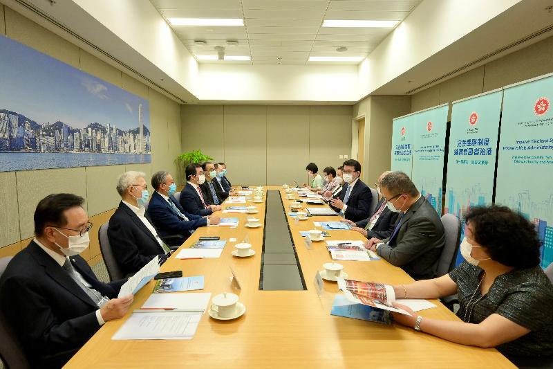 The Secretary for Commerce and Economic Development, Mr Edward Yau, today (April 7) hosted three briefing sessions on the improvements to the electoral system of Hong Kong. Photo shows Mr Yau (fourth right) at the meeting with representatives of the Federation of Hong Kong Hotel Owners.
