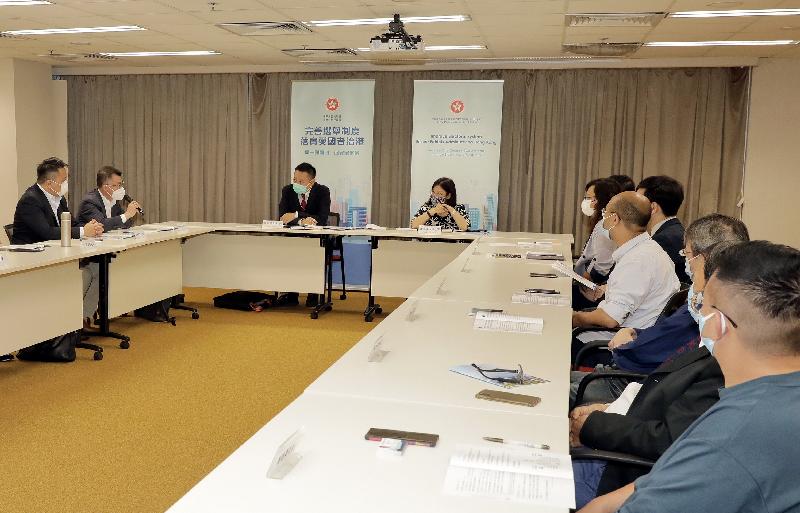The Secretary for Home Affairs, Mr Caspar Tsui, today (April 7) held two briefing sessions and met with representatives of District Fight Crime Committees, District Fire Safety Committees and Area Committees of Kwun Tong District and Sha Tin District respectively to brief them on the relevant work of the Government to improve the electoral system of the Hong Kong Special Administrative Region. Photo shows Mr Tsui (third left) meeting with the representatives of the committees of Sha Tin District. The Director of Home Affairs, Miss Janice Tse (fourth left), also attended.