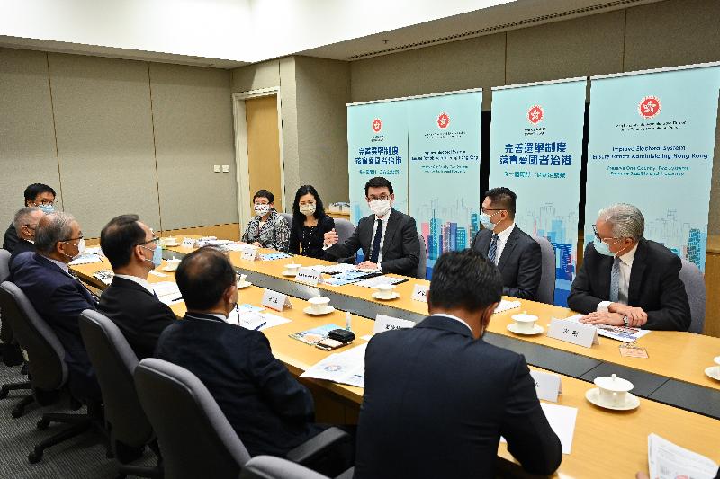 The Secretary for Commerce and Economic Development, Mr Edward Yau, today (April 8) hosted a briefing session on the improvements to the electoral system of Hong Kong. Photo shows Mr Yau (third right) at the meeting with representatives of the wholesale and retail sector.

