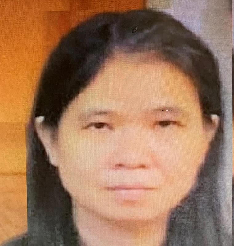 Yan Hau-man, aged 51, is about 1.6 metres tall, 60 kilograms in weight and of medium build. She has a round face with yellow complexion and long straight black hair. She was last seen wearing a dark blue and white striped T-shirt, light blue jeans and carrying a dark-coloured shoulder bag.
