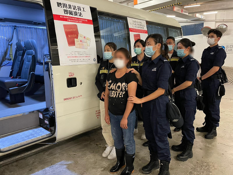 The Immigration Department mounted territory-wide anti-illegal worker operations codenamed "Twilight" on April 7 and yesterday (April 8). Photo shows suspected illegal workers arrested during the operations.