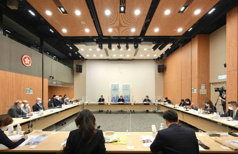 The Secretary for Justice, Ms Teresa Cheng, SC, hosted two briefing sessions today (April 9) to meet with stakeholders in the legal sector to explain the improvements to the Hong Kong Special Administrative Region's electoral system. Photo shows Ms Cheng at the first session with the representatives of the Law Society of Hong Kong.