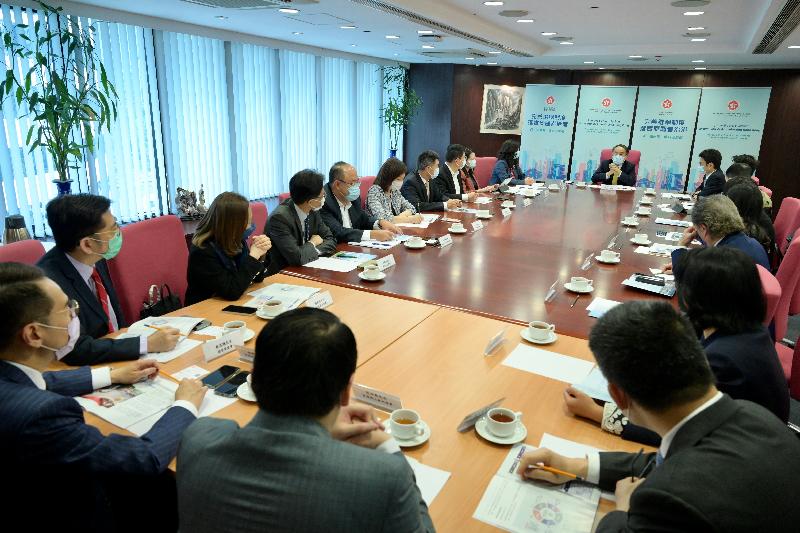 The Secretary for Financial Services and the Treasury, Mr Christopher Hui, today (April 9) met with representatives from the financial services and insurance sectors at three briefing sessions to continue to provide explanations on the improvements to the Hong Kong Special Administrative Region's electoral system. Photo shows Mr Hui (centre) meeting with representatives of the financial services sector.
