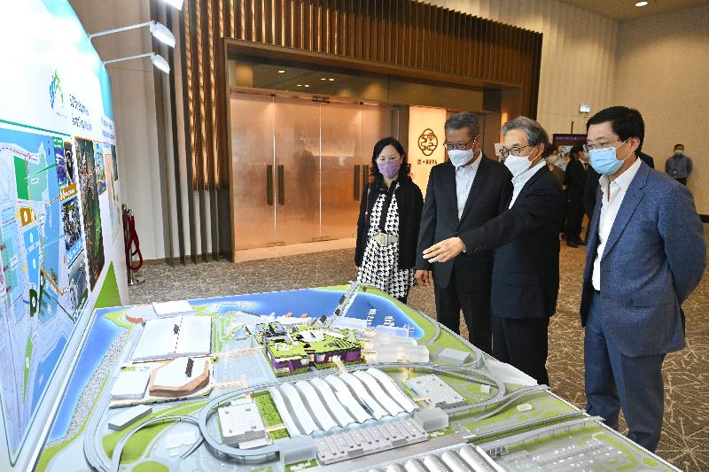The Financial Secretary, Mr Paul Chan, visited Hong Kong International Airport (HKIA) and the construction site of HKIA's three-runway system today (April 12) to learn about the progress of major projects of the Airport Authority Hong Kong (AA). Photo shows Mr Chan (second left) being briefed on the progress of SKYCITY by the Chairman of the AA, Mr Jack So (second right). Looking on are the Permanent Secretary for Transport and Housing (Transport), Ms Mable Chan (first left), and the Chief Executive Officer of the AA, Mr Fred Lam (first right).