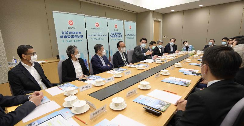 The Secretary for Commerce and Economic Development, Mr Edward Yau (fifth left), briefs representatives from sectors including broadcasting, film, music and performing arts on the improvements to the electoral system of Hong Kong today (April 13). 