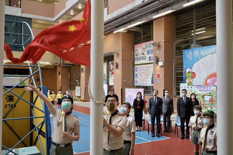 The Education Bureau together with schools in Hong Kong organised a variety of student activities today (April 15) in support of the National Security Education Day to promote national security education. The Secretary for Education, Mr Kevin Yeung (back row, second right), attended the morning assembly of SKH St James' Primary School and viewed the raising of the national flag with students.