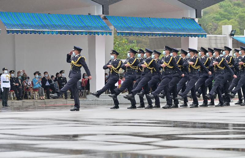 The Chief Executive, Mrs Carrie Lam, today (April 15) visited the Hong Kong Customs College in Tuen Mun, joining members of the public to participate in the open day activities at the training schools of the disciplinary forces organised in support of National Security Education Day. Photo shows Mrs Lam (first row, third left) viewing a foot drill performance.