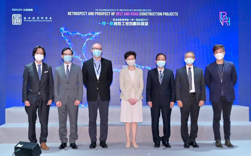 The Chief Executive, Mrs Carrie Lam, today (April 16) attended the Hong Kong Institute of Architects (HKIA) Belt and Road Forum 2021 held at the CIC - Zero Carbon Park in Kowloon Bay. Photo shows (from left) HKIA Taskforce Co-Chair Mr Dicky Lo; Legislative Council Member Mr Tony Tse; the President of the HKIA, Mr Donald Choi; Mrs Lam; Deputy Director-General of the Liaison Office of the Central People's Government in the Hong Kong Special Administrative Region Mr Ye Shuiqiu; the Chairman of the Construction Industry Council, Mr Chan Ka-kui; and HKIA Taskforce Co-Chair Mr Alan Cheung, at the forum.