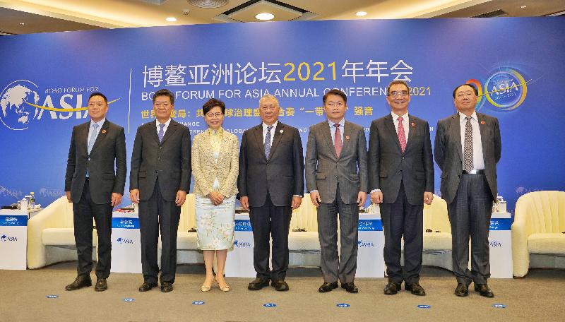 The Chief Executive, Mrs Carrie Lam, today (April 20) attended the Boao Forum for Asia Annual Conference 2021 in Hainan. Photo shows (from left) the Chairman of the Boao Forum for Asia Macao Committee for Guangdong-Hong Kong-Macao Greater Bay Area Development, Mr Leong Vai Tac; the Secretary of the CPC Zhuhai Municipal Committee, Mr Guo Yonghang; Mrs Lam; Vice-Chairman of the National Committee of the Chinese People's Political Consultative Conference Mr Edmund Ho; the Secretary for Economy and Finance of the Government of the Macao Special Administrative Region, Mr Lei Wai Nong; the Dean of the Institute of New Structural Economics of Peking University, Professor Lin Yifu; and the Chairman of the China International Economic Relations Association, Mr Li Ruogu, at the session "Invigorate Development through Vibrant City Clusters: The Guangdong-Hong Kong-Macao Greater Bay Area as a Model".