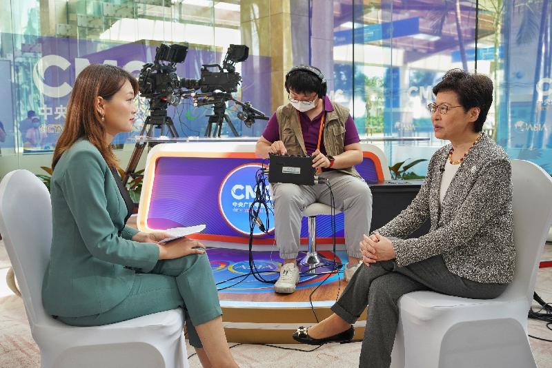 The Chief Executive, Mrs Carrie Lam (right), gave interviews to a number of Hong Kong, Mainland and international media organisations yesterday (April 19) in Hainan.
