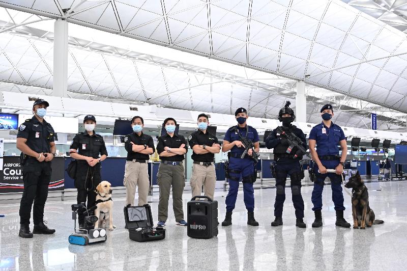 Over 200 officers from the Hong Kong Police Force, Fire Services Department, Airport Authority and Airport Security Unit took part in the “Ironwill” exercise which was smoothly concluded today (April 23).