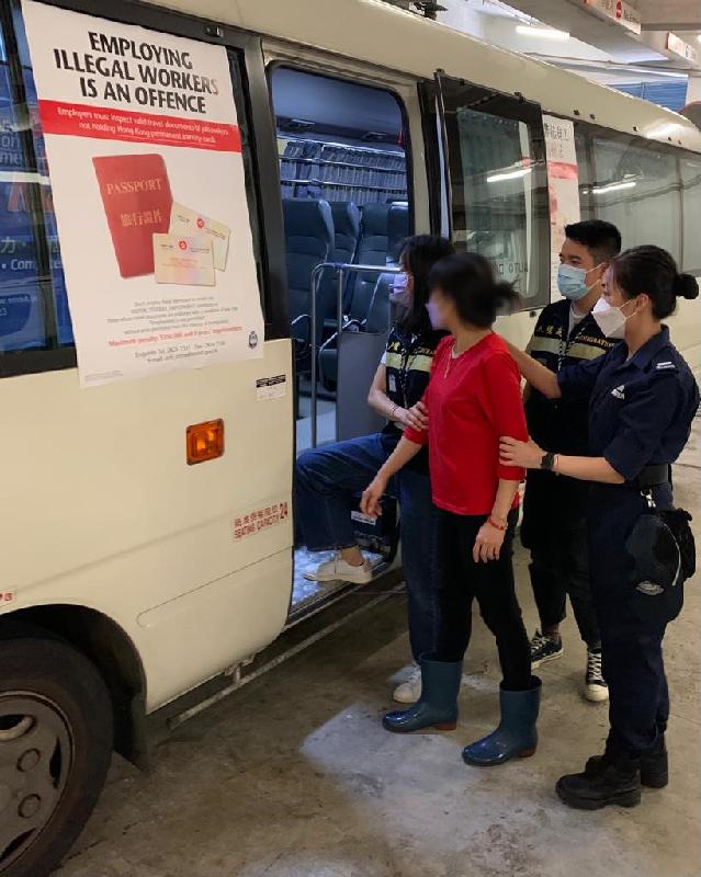 The Immigration Department mounted a series of territory-wide anti-illegal worker operations, including joint operations with the Hong Kong Police Force codenamed "Champion" and a joint anti-illegal worker operation with the Food and Environmental Hygiene Department, from April 25 to yesterday (April 29). Photo shows suspected illegal workers arrested during the operations.