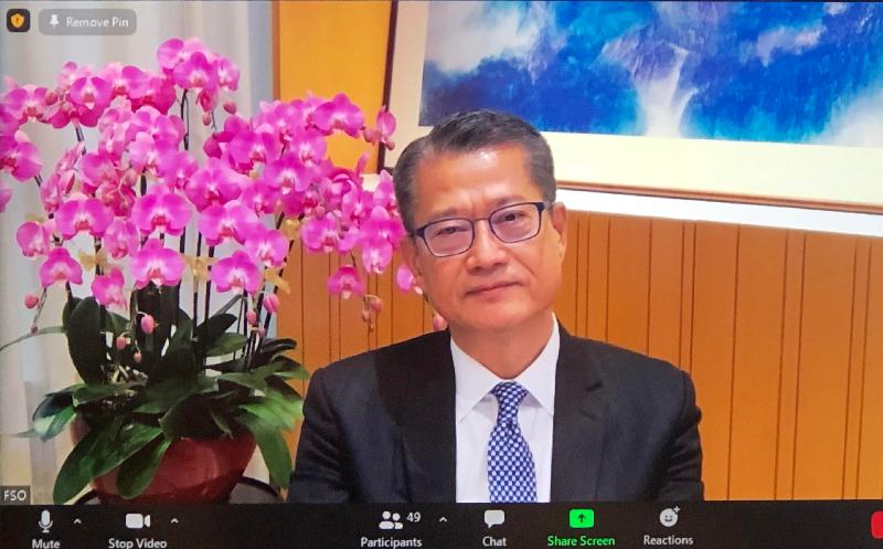 財政司司長陳茂波今日（四月三十日）在亞洲之家企業會員網上簡介會向英國商界領袖介紹香港作為全球投資和貿易樞紐的領導位置。
