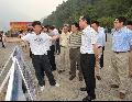 Mr Tang visited the entry point of the Mianmao Highway, a major HKSAR-funded, third-stage project. He was briefed on the project, in particular how the earthquake had caused severe damage to the existing passageway including mountain body collapse, landslide and river blockage.
