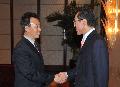 四川省常務副省長魏宏（左）與政務司司長唐英年今日（七月六日）在成都會面。