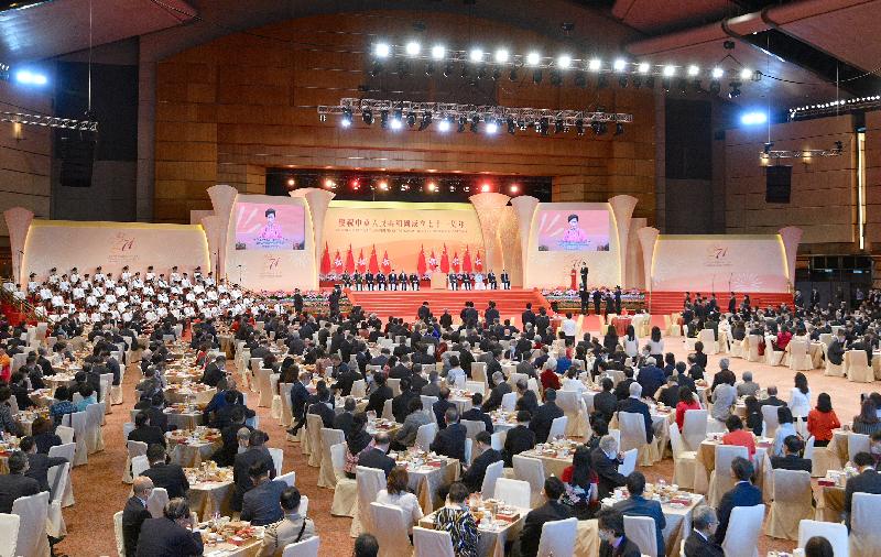The Chief Executive, Mrs Carrie Lam, together with Principal Officials and guests, attended the reception for the 71st anniversary of the founding of the People's Republic of China at the Hong Kong Convention and Exhibition Centre this morning (October 1).