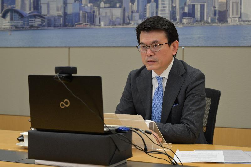 The Secretary for Commerce and Economic Development, Mr Edward Yau, delivered a keynote address at the Asia-Pacific Economic Cooperation Business Advisory Council Public-Private Dialogue today (May 3), sharing insights on the resumption of cross-border travel under COVID-19 with business leaders across the world by citing the Hong Kong-Singapore Air Travel Bubble arrangement.