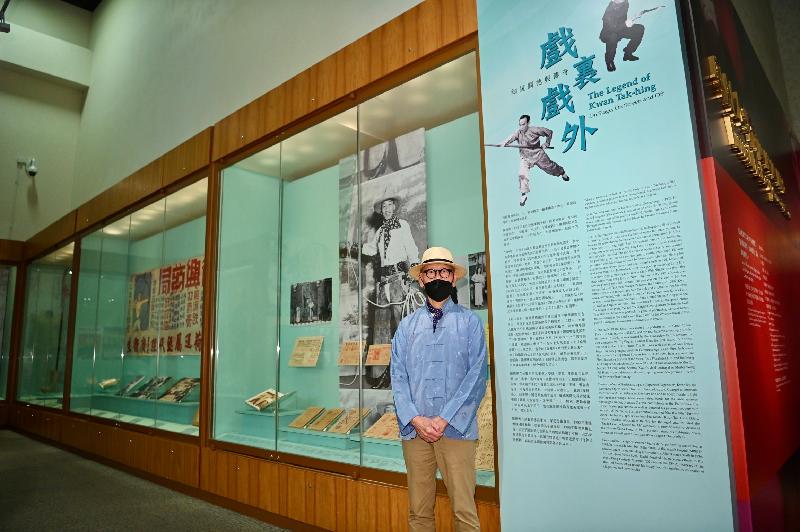 The exhibition "The Legend of Kwan Tak-hing - On Stage, On Screen and Off" will be open to the public from tomorrow (May 5) at the Hong Kong Heritage Museum. Photo shows Kwan Tak-hing's son, Mr David Quan, visiting the exhibition.