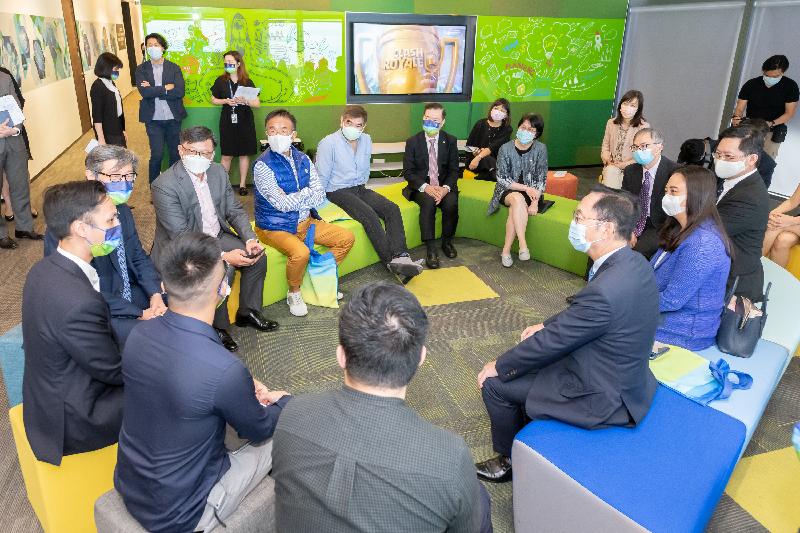 The Legislative Council (LegCo) Panel on Information Technology and Broadcasting visited Cyberport today (May 4). Photo shows LegCo Members exchanging views with representatives of Cyberport companies on issues of mutual concern at the Cyberport co-working space Smart-Space.