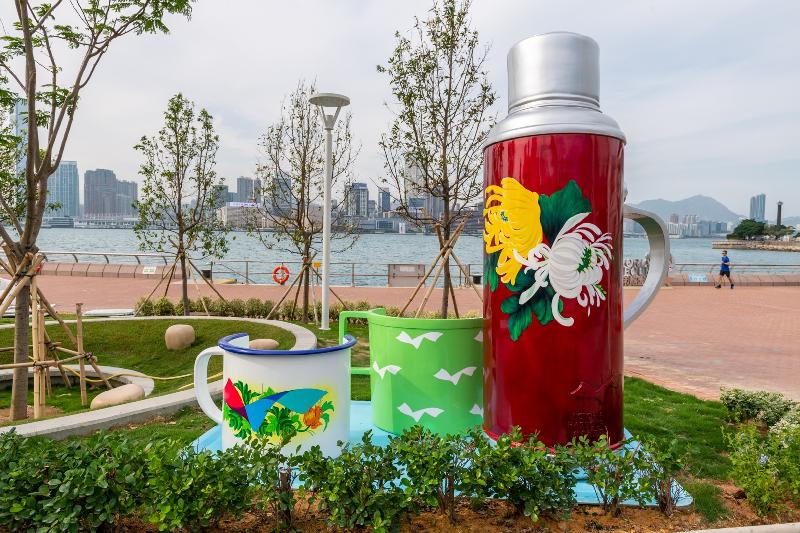 The Wan Chai promenade from Tamar in Admiralty to the Hong Kong Convention and Exhibition Centre further opened today (May 7). Photo shows an art installation, named “The Warmest Blessings”, on the newly opened lawn. The artwork comprises a magnified vacuum flask and cups with a retro Hong Kong style, so that visitors can appreciate Victoria Harbour in a homely atmosphere.