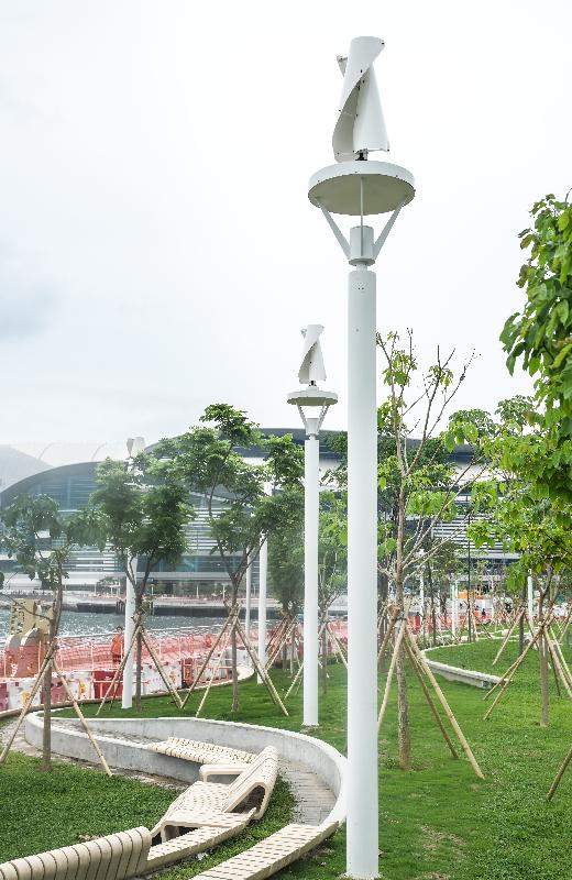 The Wan Chai promenade from Tamar in Admiralty to the Hong Kong Convention and Exhibition Centre further opened today (May 7). A number of sustainable elements have been added to the newly opened area, including a wind-powered lighting system.