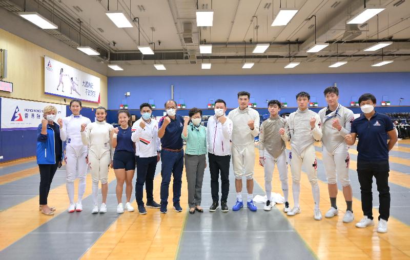 The Chief Executive, Mrs Carrie Lam, this afternoon (May 11) visited the Hong Kong Sports Institute (HKSI) to learn more about the training of the athletes in preparation for the Olympic Games to be held in Tokyo. Photo shows Mrs Lam (centre); the Secretary for Home Affairs, Mr Caspar Tsui (sixth right); the Vice-President of the Sports Federation & Olympic Committee of Hong Kong, China, Mr Kenneth Fok (fifth left); the Chairman of the Board of Directors of the HKSI, Dr Lam Tai-fai (sixth left); the Commissioner for Sports, Mr Yeung Tak-keung (first right) and the Chief Executive of the HKSI, Dr Trisha Leahy (first left) posing with the coach and athletes of the fencing team.