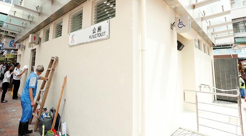 申訴專員趙慧賢今日（五月十三日）公布有關「食物環境衞生署及建築署對公廁的管理和維修」的主動調查結果。