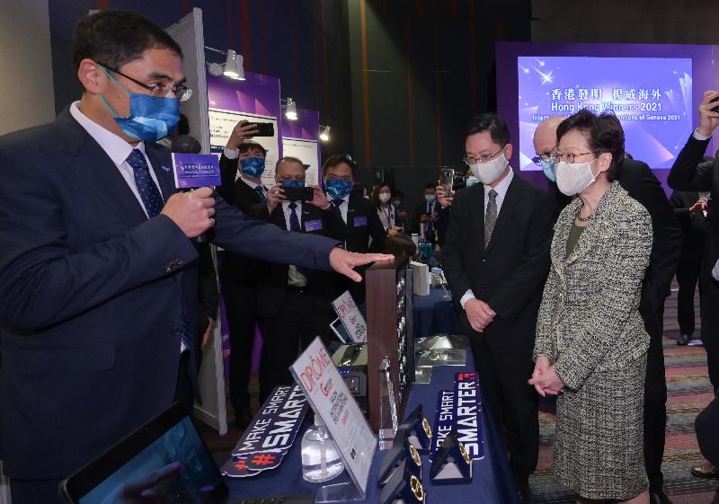 The Chief Executive, Mrs Carrie Lam, attended the Chief Executive's Reception for Awardees of International Exhibition of Inventions of Geneva 2021 at the Hong Kong Science Park today (May 17). Photo shows Mrs Lam (first right) touring the exhibition.
