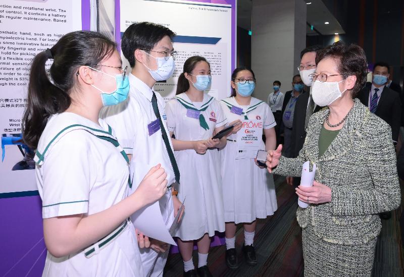 The Chief Executive, Mrs Carrie Lam, attended the Chief Executive's Reception for Awardees of International Exhibition of Inventions of Geneva 2021 at the Hong Kong Science Park today (May 17). Photo shows Mrs Lam (first right) chatting with an awarded secondary school team. Looking on is the Secretary for Innovation and Technology, Mr Alfred Sit (second right).