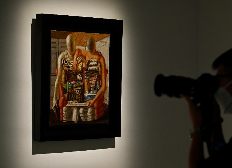 香港艺术馆明日（五月二十一日）起举行「超现实之外——巴黎庞比度中心藏品展」。图示乔治欧．德．基里诃作品《两个人像》。