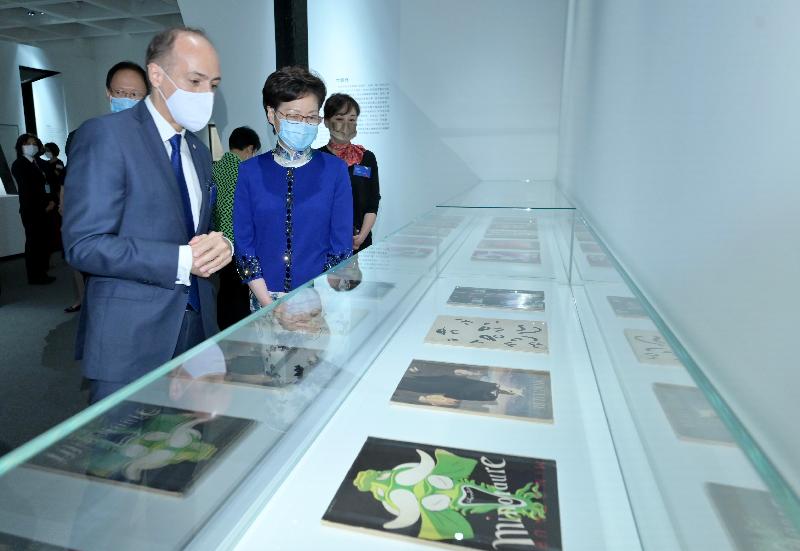 The Chief Executive, Mrs Carrie Lam attended the opening ceremony of the "Mythologies: Surrealism and Beyond — Masterpieces from Centre Pompidou" exhibition today (May 20). Photo shows Mrs Lam (centre) touring the exhibition. Looking on are the Consul General of France in Hong Kong and Macau, Mr Alexandre Giorgini (left) and the Museum Director of Hong Kong Museum of Art, Dr Maria Mok (right).