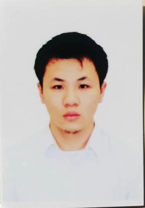 Lee Ming-chun, aged 20, is about 1.67 metres tall, 65 kilograms in weight and of medium build. He has a round face with yellow complexion and short black hair. He was last seen wearing a black T-shirt, grey trousers, black shoes and a dark blue backpack.
