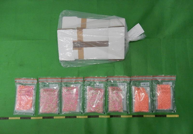 Hong Kong Customs seized about 5 600 tablets of suspected ecstasy with an estimated market value of about $330,000 at Hong Kong International Airport on May 21. Photo shows the suspected ecstasy seized and the carton box used to conceal the dangerous drugs.