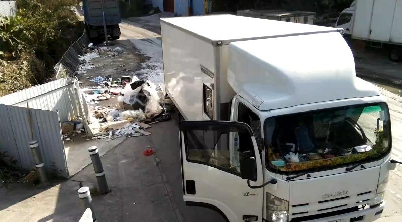 Four vehicle owners, whose vehicles were involved in illegal waste disposal, were convicted at the Fanling Magistrates' Courts today (May 25) for contravening the Public Cleansing and Prevention of Nuisances Regulation. Photo shows the scene of one of the vehicles concerned illegally depositing waste on Ng Chow Road in Ping Che captured by a surveillance camera system of the Environmental Protection Department.