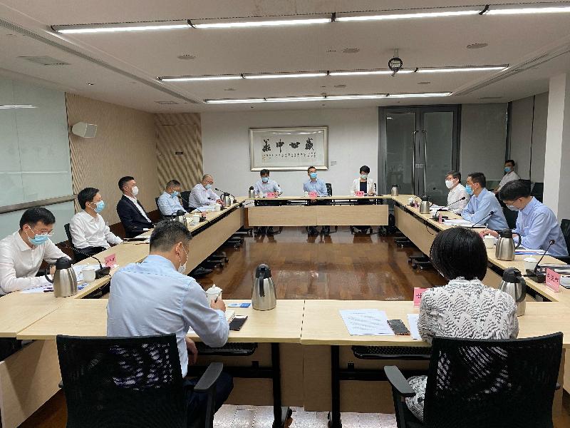 The Secretary for Education, Mr Kevin Yeung, today (May 25) paid a duty visit to Shenzhen to strengthen education collaborations. Photo shows Mr Yeung (second right) meeting with the Director of the Shenzhen Municipal Education Bureau, Mr Chen Qiuming (third left), to exchange views on the latest developments in education and collaborations between the two cities.